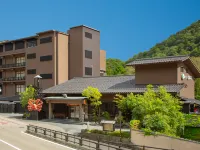Yamanaka Onsen Kagari Kisshotei Hotels in Kaga