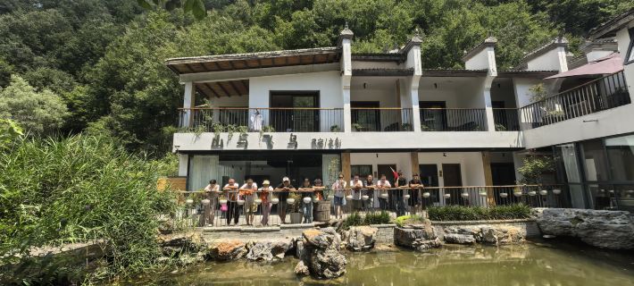 Fell as  a  bird  to  your   mountain   Hotel Hotel di Zhashui County