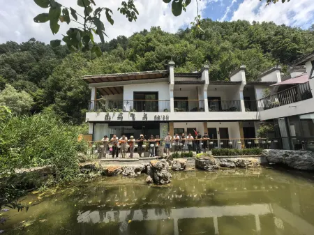 Fell as  a  bird  to  your   mountain   Hotel Отели рядом с достопримечательностью «First Draftage of Zhashui Canyon»