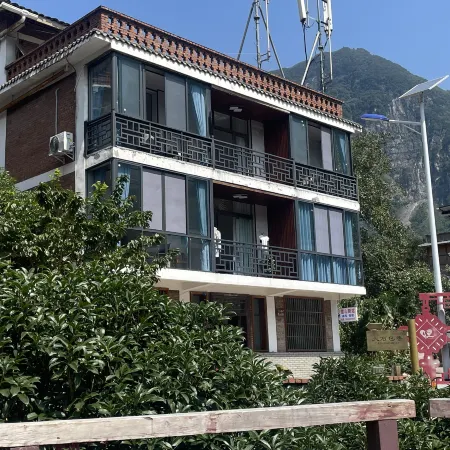 Baoxing Xueshan Yangjie Homestay