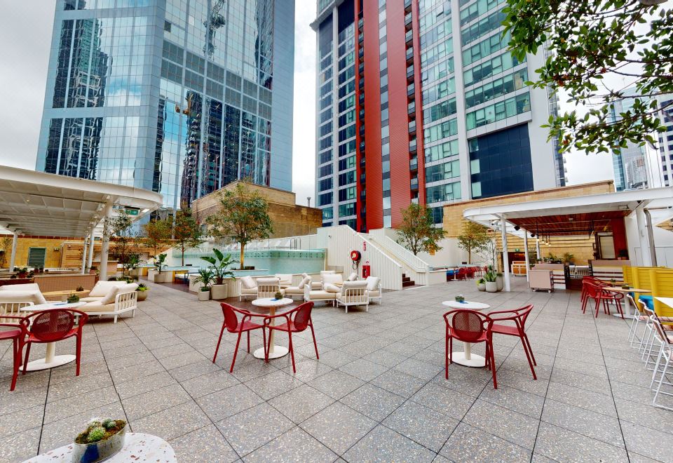 킴프턴 마고트 시드니 위치