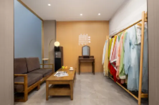 Zhiyi Nanqiao Hotel (Dujiangyan Irrigation Project Scenic Spot)