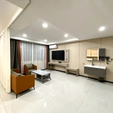 Home Inn UP Huayi Selected Hotel (Zhanhua District Bus Station)