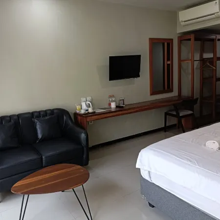 Hastina Hotel Lombok Отели в г. Матарам