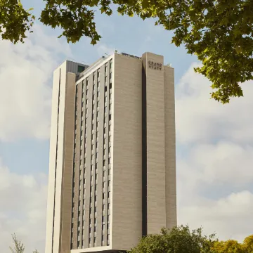 Grand Hyatt Barcelona Отели рядом с достопримечательностью «Железнодорожный вокзал Пеу-дель-Фуникулар»