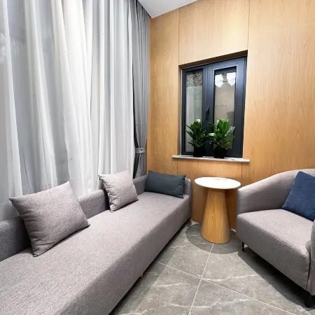 Huitong Jiufang Hotel (Beijing Xibianmen) Отели рядом с достопримечательностью «Станция метро Fuxingmen»