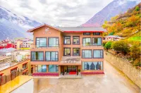 Jingu Mountain Homestay (Jiuzhaigou Qiangguqing Store)