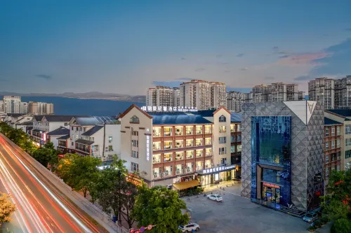 Pullman Light Luxury Hotel