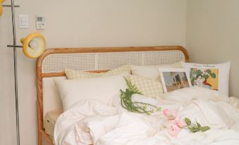 Romantic Rooftop House [Hongik University Station Exit 8]