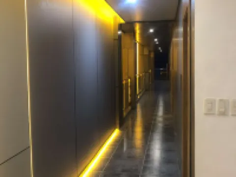 โรงแรม เวียนนา (ปรับปรุงใหม่ 2025) โรงแรมในโครอน