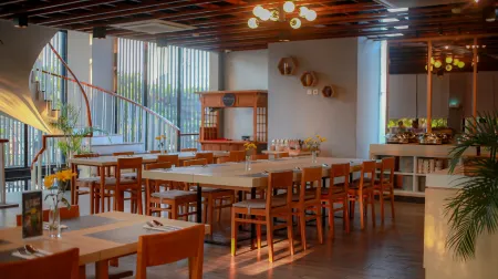 Up-Peak Hotel Simpang Lima Semarang Powered by Archipelago Отели рядом с достопримечательностью «Лима»