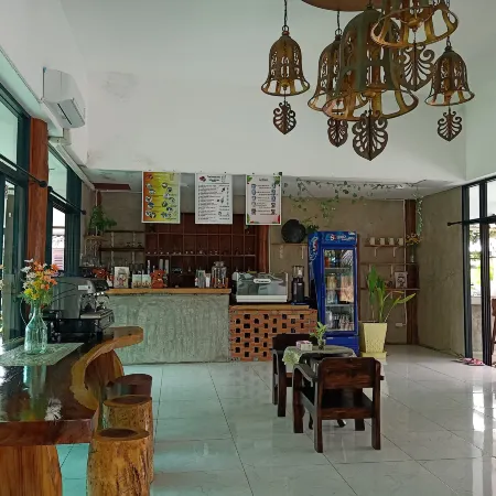 The Forest Hill Cafe & Homestay