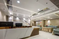鎮雄紫騫商務飯店 - 停車場