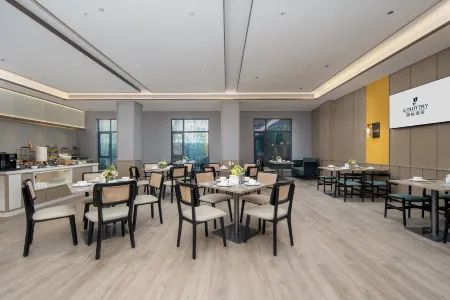 Country Inn & Suites by Radisson  Xiaogan East Station Long March Road Hotel Отели рядом с достопримечательностью «Hubei Institute of Engineering College of Technology»