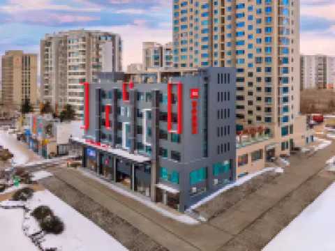 Ibis Hotel (Weihai Weigao Square Xingfu Gate) Hotels near Weihai Happiness Gate