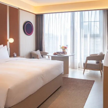 Crystal Hotel Xingyi South Station Wanfenglin Airport
