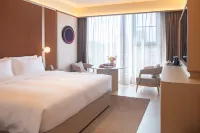 Crystal Hotel Xingyi South Station Wanfenglin Airport