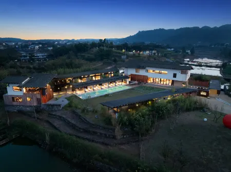 Trip.com Group Country Retreats (Yibin Lizhuang Ruyiyuanxiang Joint Resort) Отели рядом с достопримечательностью «Li Zhuang Lv You»