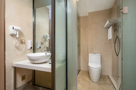 Yeste Hotel (Guilin Railway Station, Xiangbi Mountain, Two Rivers and Four Lakes)