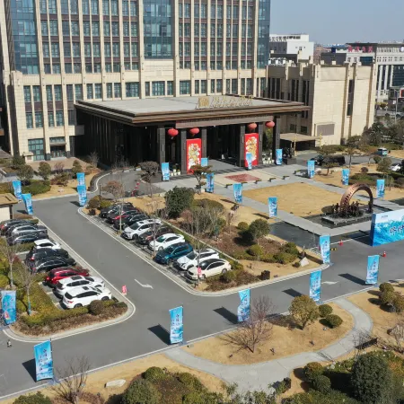 Tongqiu Mingju Hotel