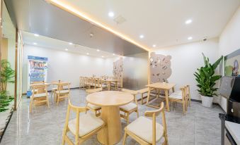 The Qixi Youth Hostel (Shanghai Hongqiao Center Branch)