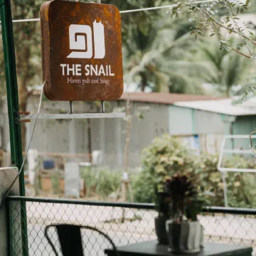 The snail haven pub and stay Отели рядом с достопримечательностью «Пляж Анхай»