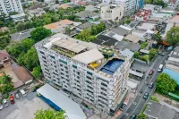 BANGKOK ORIENTAL HOTEL Отели рядом с достопримечательностью «Банг Капи Торговый центр»