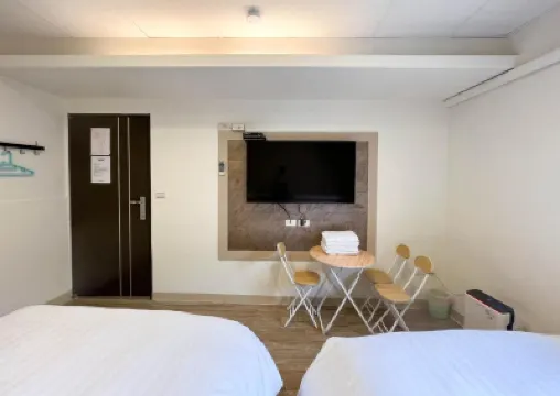 Jiufen cenpin B&B Hotels near Houtong Train Station