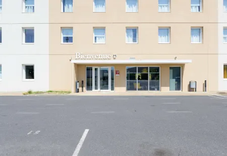 B&B Hotel Lieusaint Carré Sénart Отели в г. Бри-Комт-Робер