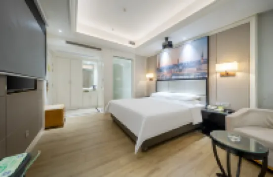 Vienna International Hotel (Guangzhou Baiyun Station Shijing Subway Station) Hotels near Xihu