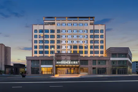 Madison Hotel Linxia County Bafang Shisan Xiang Отели рядом с достопримечательностью «Red Garden»