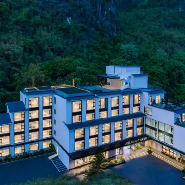 Guilin Yangshuo Yulong River ten Li Gallery Light House hotel Hotels near Gongnong Bridge