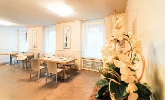 Kaiwei Dexinglong E-sports Hotel