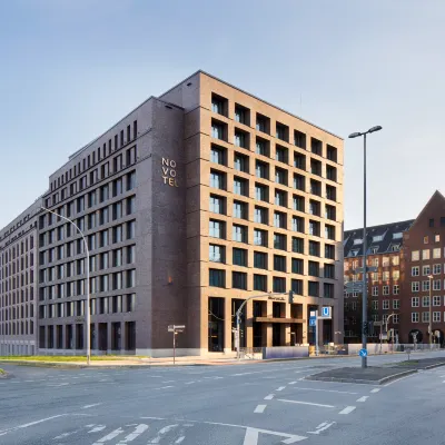 Novotel Hamburg Central Station Отели рядом с достопримечательностью «Озеро Бинненальстер»