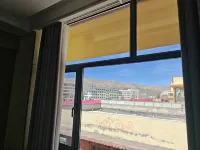 Sunan County Snowland Hotel - Bergblick