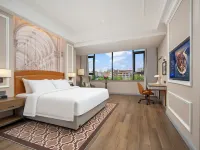 Vienna International Hotel (Jiugong Avenue, Tongshan County) - parking