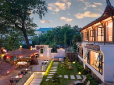 宏村溪雲映月·リゾートコレクションスマート高端設計師民宿 黟県のホテル