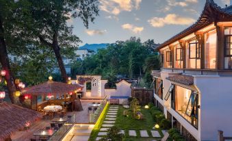 Hongcun Xiyun Yingyue Holiday Select Intelligent High-end Designer Homestay
