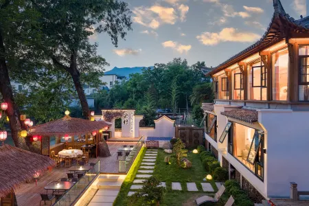 Hongcun Xiyun Yingyue Holiday Select Intelligent High-end Designer Homestay