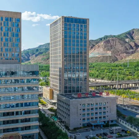 Homeinn Selected Hotel (Xining High-Speed Railway Station)