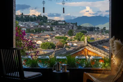 Tinghuatang halfway up a hill Resort Hotel (Lijiang Ancient City Panorama)