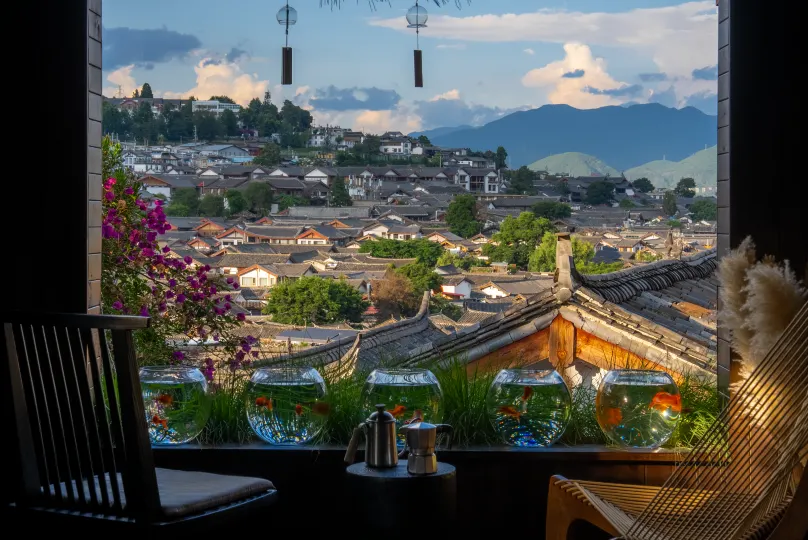 Tinghuatang halfway up a hill Resort Hotel (Lijiang Ancient City Panorama)