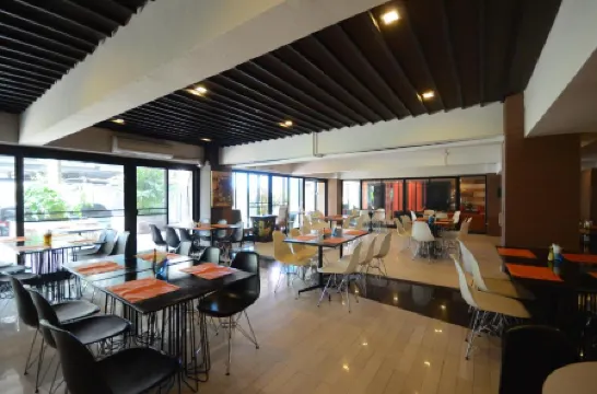 Chaba Inn Srinakarin Отели рядом с достопримечательностью «Бангкокский международный торговый и выставочный комплекс»