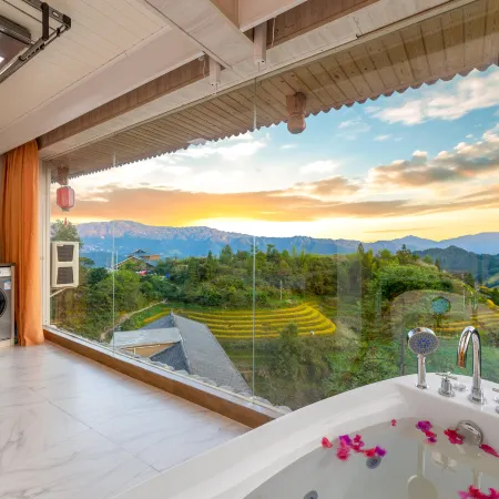 Chenyunxuan·Cloud Pool Panoramic Hotel (Jinfo Ding No.3 Observation Deck Branch)