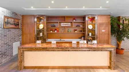 Qinghai Chenxin Hotel (Xining Railway Station) Отели рядом с достопримечательностью «Xining Botanical Garden»