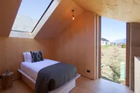 Jacks Point Earth House, Mountain View & Fireplace - Homestays