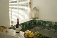 Zhi Lan Qiu Lakeside Homestay - romantici