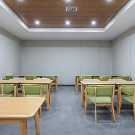 Aifei Hotel (Tianjin Binhai High-Speed Rail Station & Polar Ocean Park Branch)
