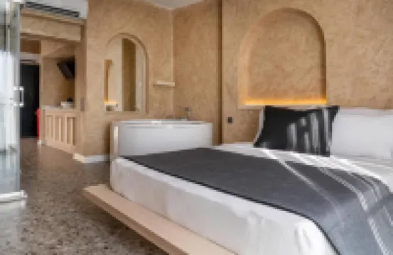 ลัคกี้ มังกี้ มิดิ โฮเทล