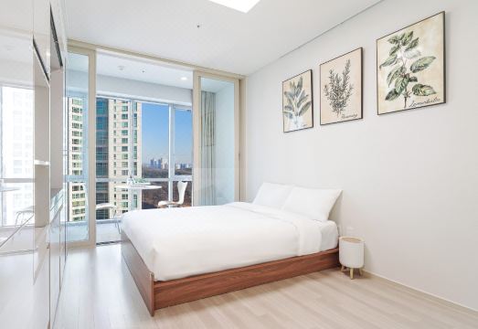 4. 스테이 모어 레..